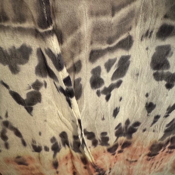 Red Haute beautiful blouse! - Picture 3 of 5